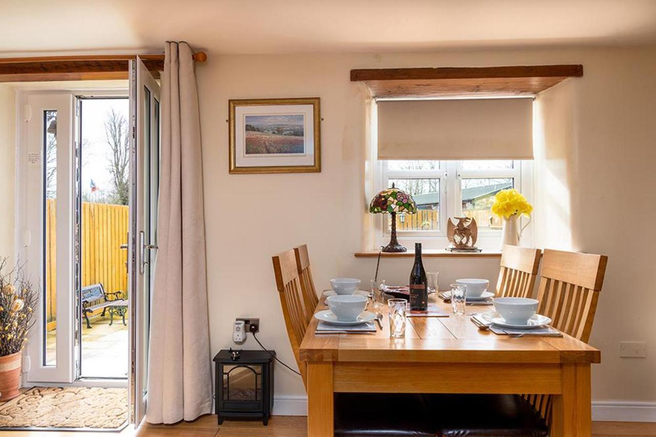 Tregarnedd Cottage 랑게프니 외부 사진